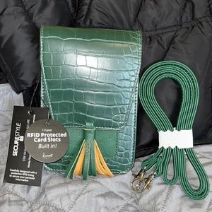 🐇 NWT K Carroll Harper emerald green croc crossbody. RFID PROTECTED CARD SLOTS